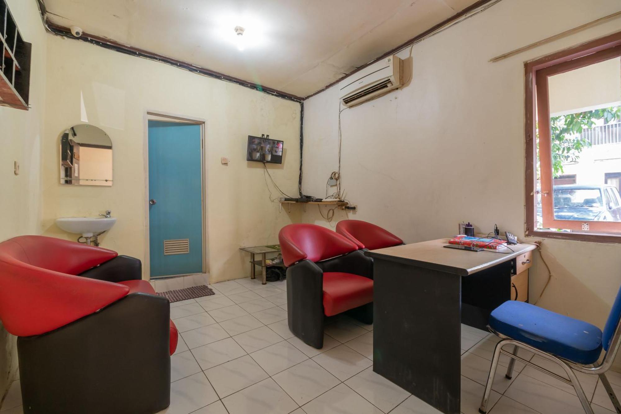 Reddoorz Near Pondok Indah Water Park จาการ์ตา ภายนอก รูปภาพ