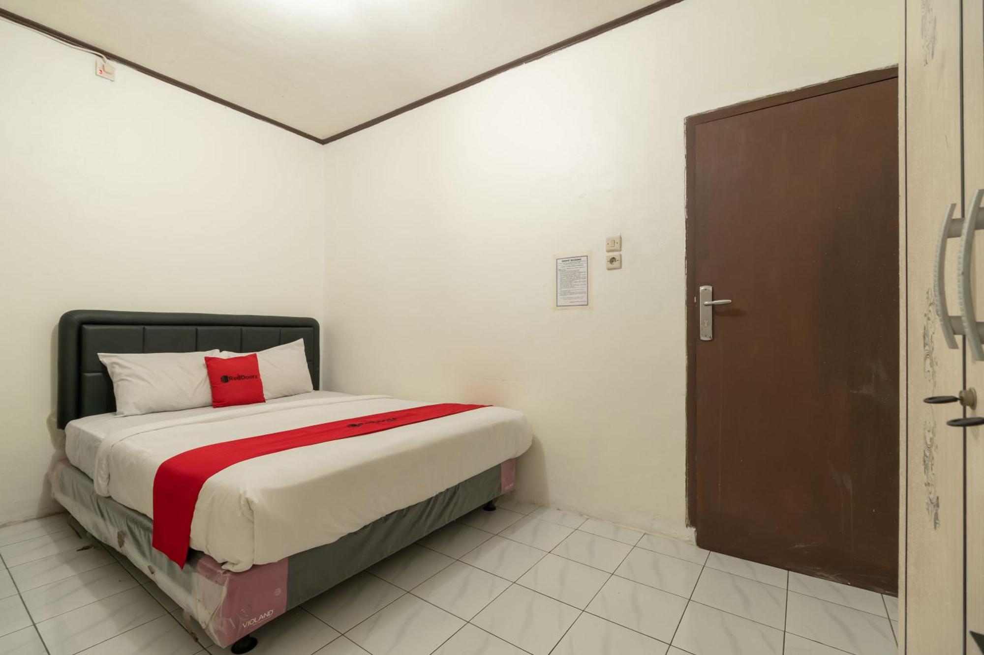 Reddoorz Near Pondok Indah Water Park จาการ์ตา ภายนอก รูปภาพ